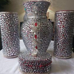 GLAMOROUS 4PC RED BACKGROUND SET..PLACE UR ORDER TAKES 10 DAYS..IF LOCAL CAN  DELIVER 