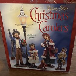 Costco Vintage Xmas Caroler Family With Lighted Lamp Post 6 Figures