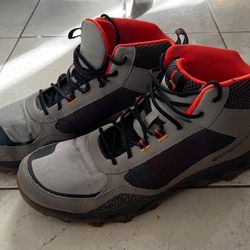 Men’s Columbia Flow Centre hiking boots.