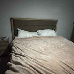 King Size Bedroom Furniture Set Of 5 For Sale 