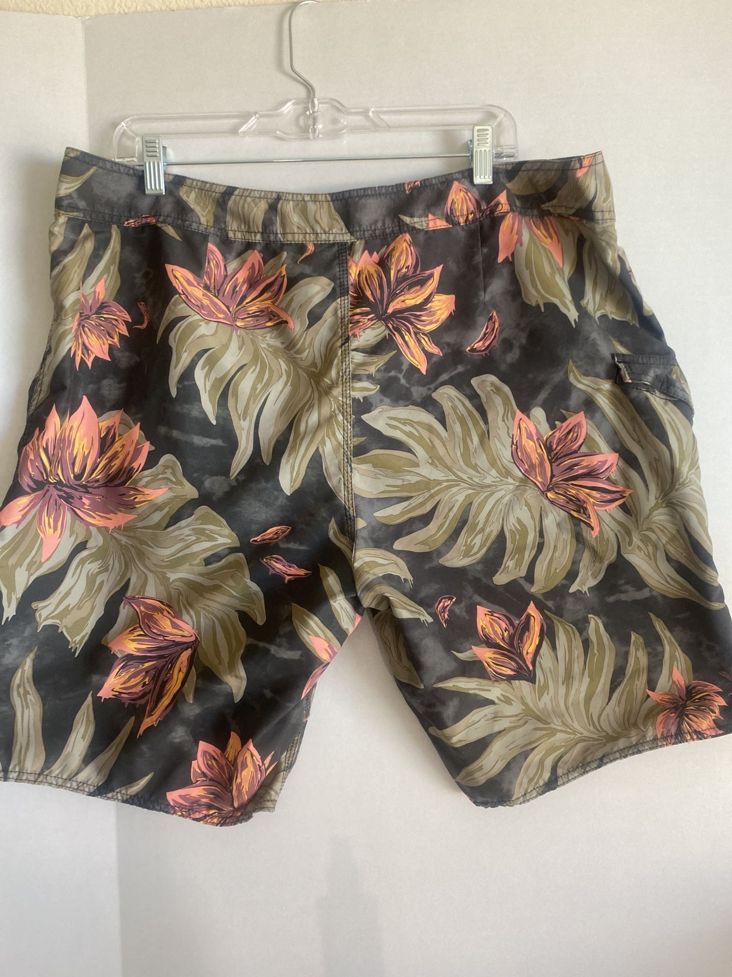 Volcom Mod-tech Board Shorts 38”