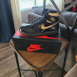 Jordan 1 Black And Metallic Gold Sz 12