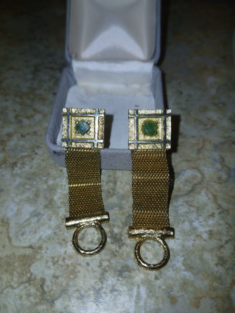 Goldstone Cufflink With Green Stone Earings