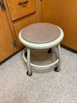 Vintage Metal 4 Wheeled Stool w/vinyl seat cushion