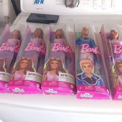 Son 7 Piesas Nuevas @$6 C/U  Son 5 Barbies Y 2 Kent 