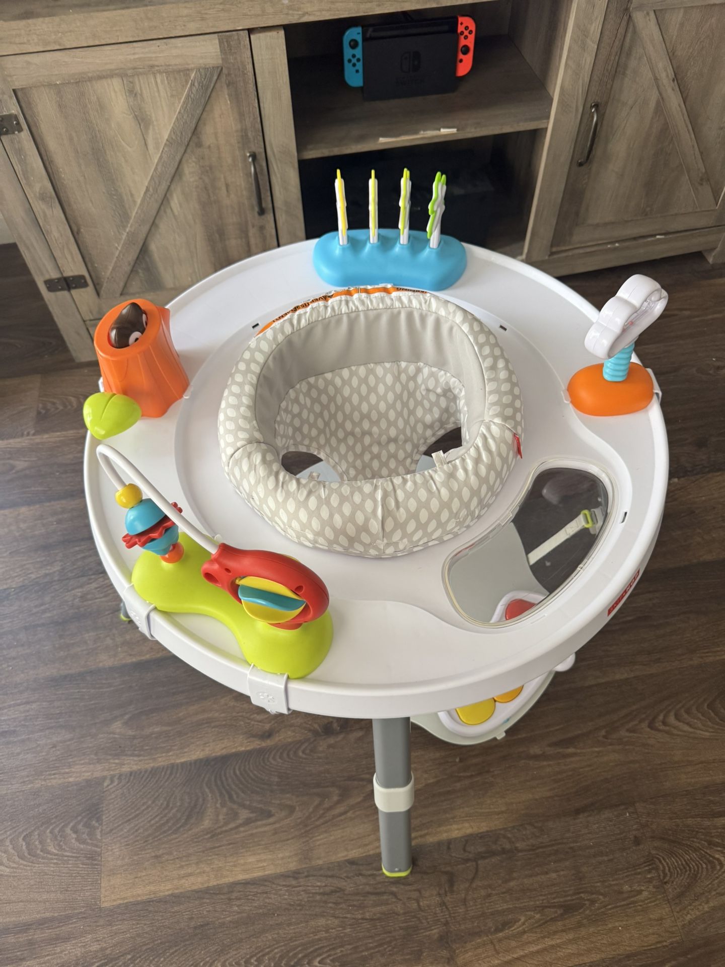 Baby activity center 
