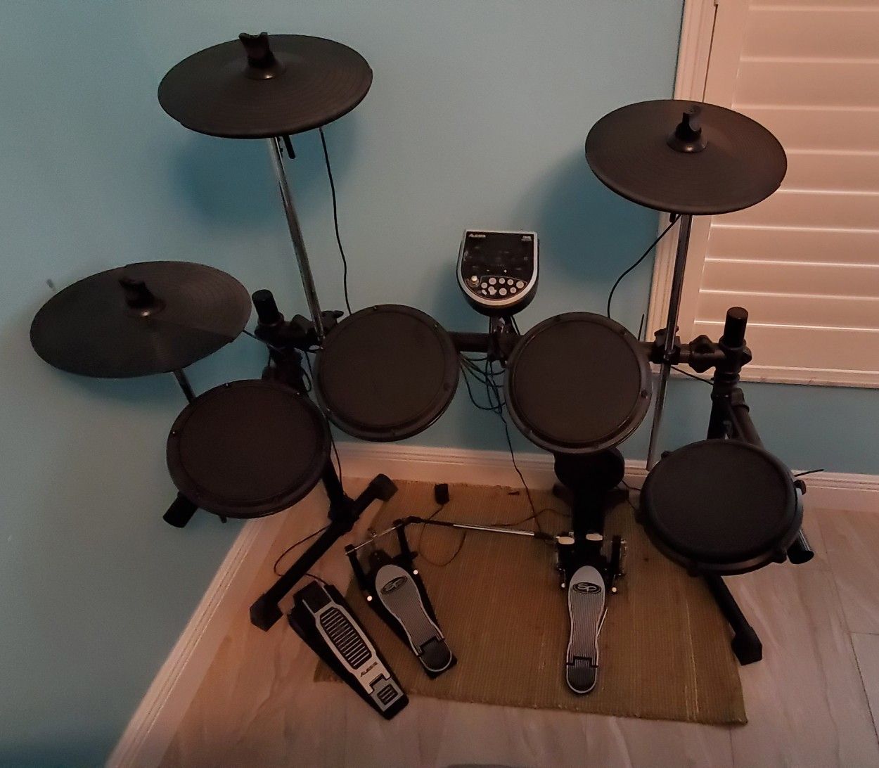 Alesis DM6 Drum Kit for Sale in Parkland, FL OfferUp