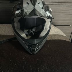 6-10Dirt Bike Helmet And Gloves