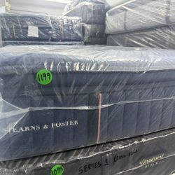 QUEEN SIZE STEARNS & FOSTER LUX ESTATE (MEDIUM) PILLOW TOP MATTRESS & BOX SPRING BED SET