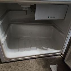 Sanyo Mini-Fridge