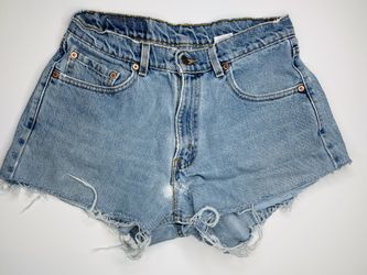 Vintage Highwaist 565 Levis Shorts. (Size 32). These items are vintage from 80s, 90s they gently worn and distressed.