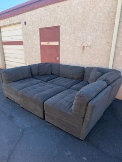 WITH DELIVERY Large Gray Modular Sectional couch