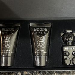 NEW MOSCHINO TOY BOY EAU DE PARFUM GIFT SET $25!!