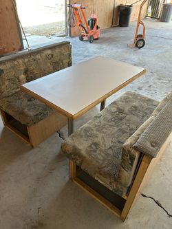 Dinette table/foldable full-size bed