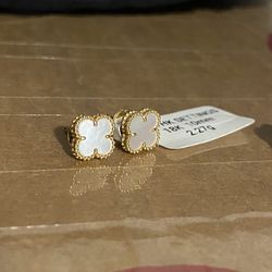 18K Solid Gold Clover Earrings 10mm White Mother of Pearl – HK Setting