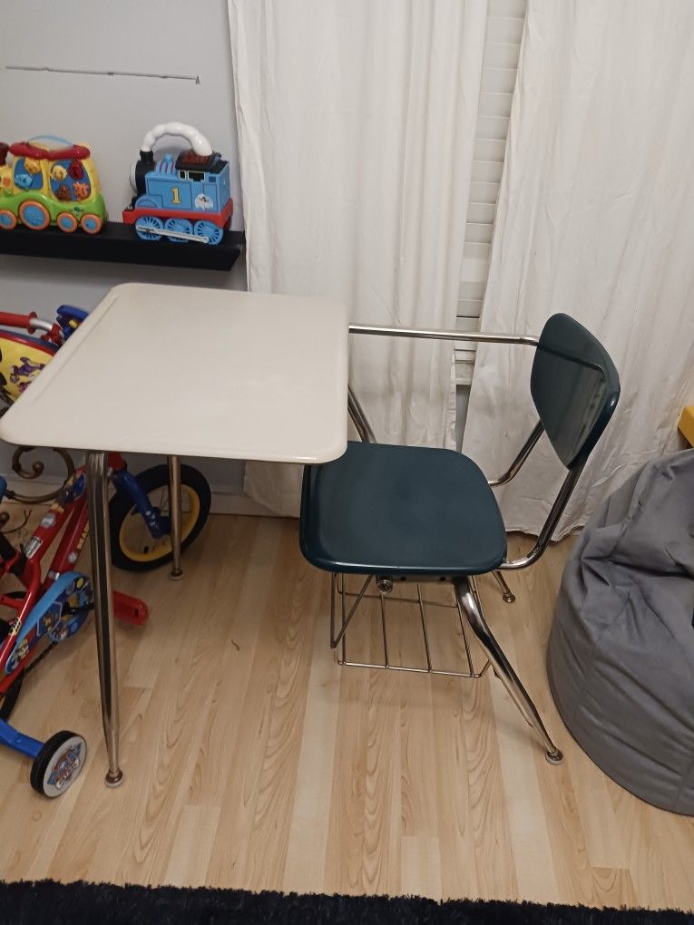 NICE HEFTY DUTY STURDY OLD SCHOOL LOOK 1PC SET DESK 25 FINAL PRICE PAID 139