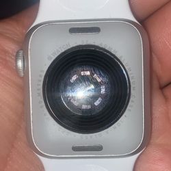 APPLE WATCH SE 2ND GEN GOOD CONDITION 