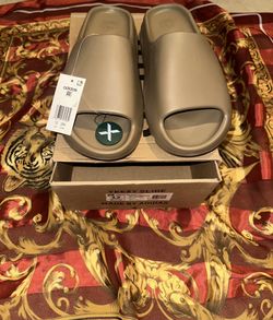 Earth brown Yeezy slides