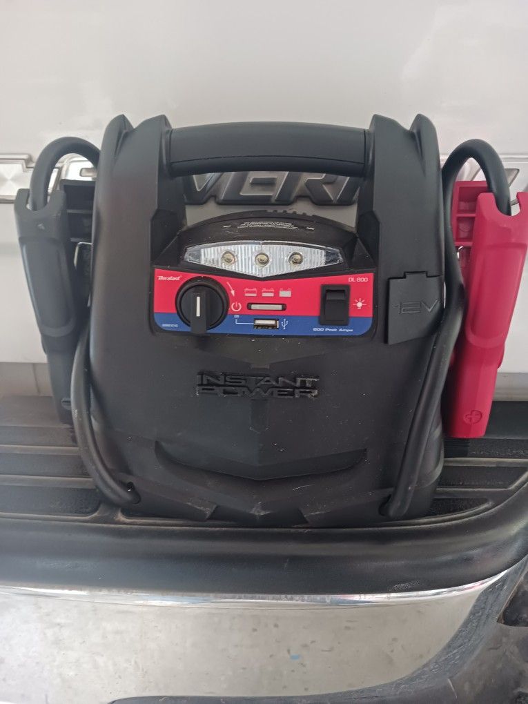 Duralast 800 Amp Portable Battery Jump Starter