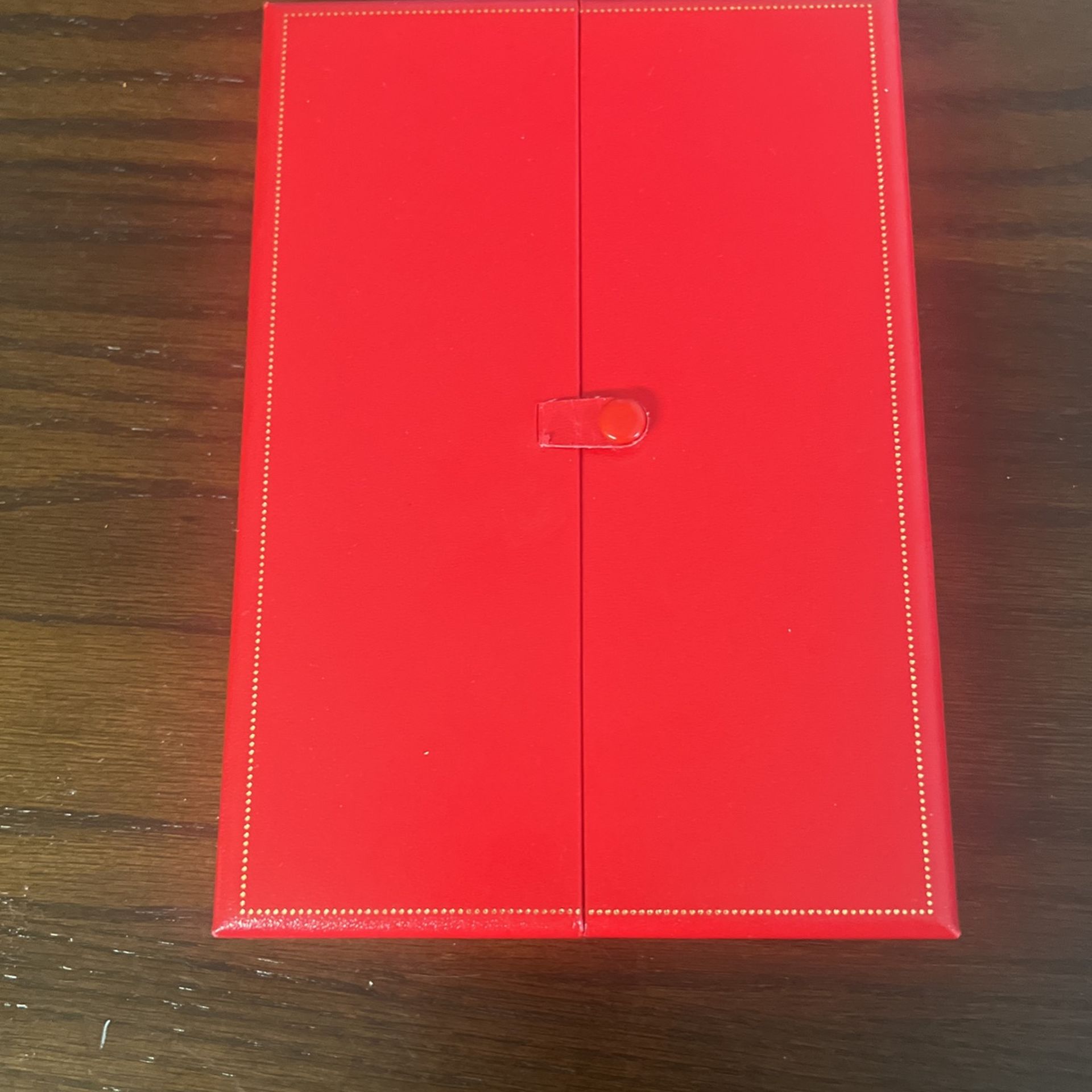 CD Icon Vertical Bifold Card HolderPearl Necklace