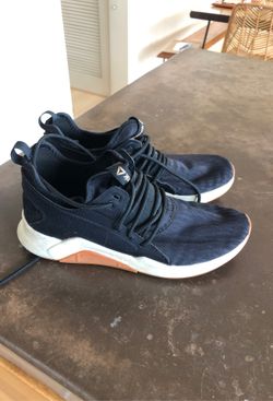 Women’s 7.5 Reebok shoe