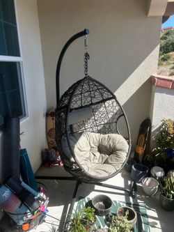 Hanging chair with stand