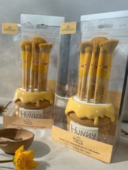 Pc6 makeup brush Winnie the Pooh