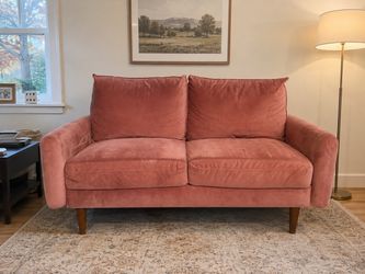 Pink couch  MUST GOOO