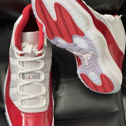 Jordan 11 Retro Cherry (2022) Size 11M 