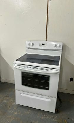 White Electric Stove in Good Condition with Glass Top