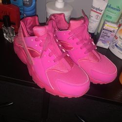  Hurache Hot Pink Size 6y