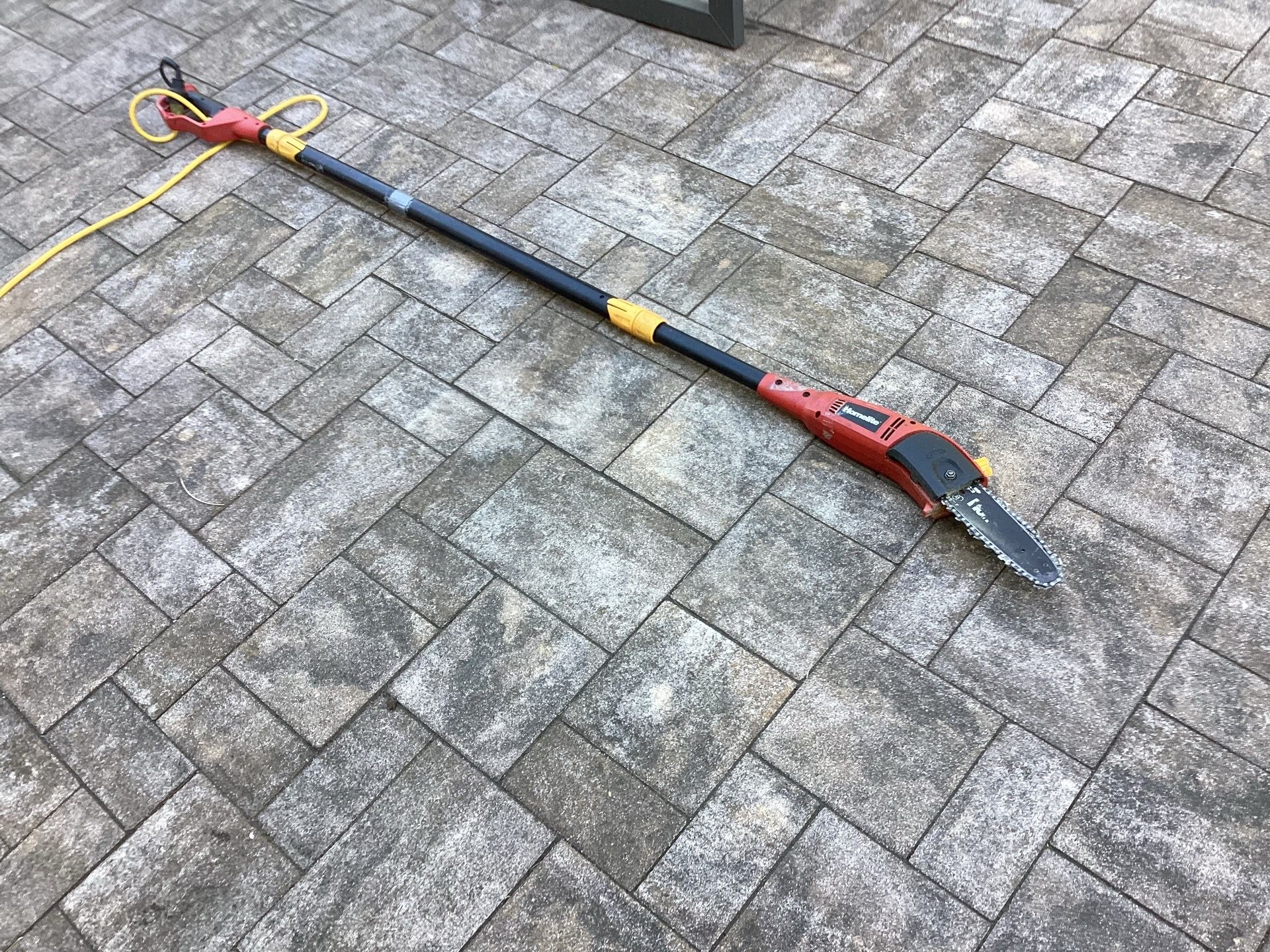 Expandable electric chainsaw