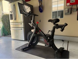 Lightly Used Peloton Bike – Excellent Condition (With Extras)