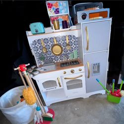 Toy Kitchen & Accessories