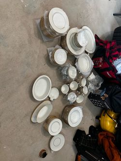 Huge Lenox fine china dinnerware Lot - MINT