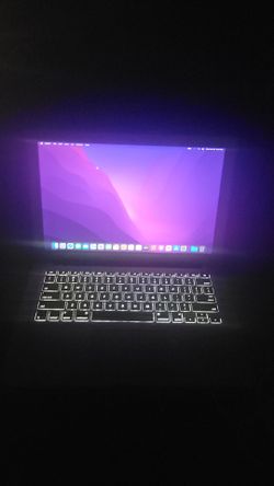 Apple Macbook Air 13inch RAM 8GB INTEL CORE   I7 500GB SSD 2017 with charger I deliver it's in really good condition no cracks no dents