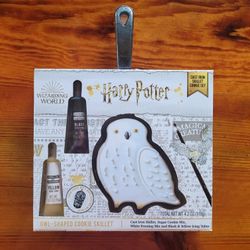 Harry Potter Hedwig Owl Shaped Cookie and Cookie Skillet Set NEW