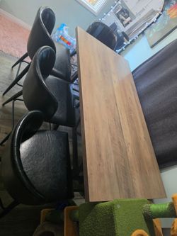 Kitchen Table / Barstools set (New)