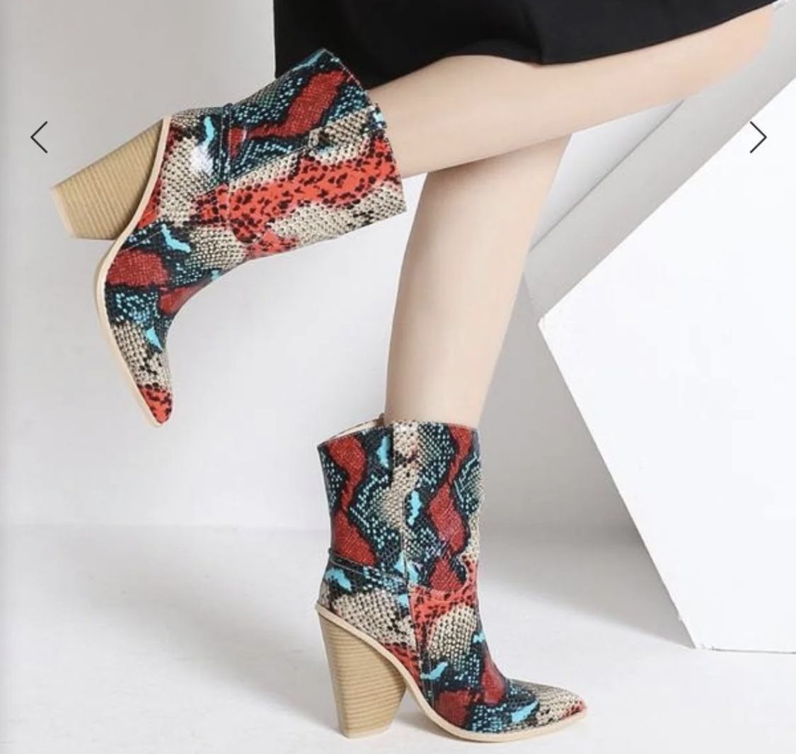 Pointed Toe Western Cowgirl Ankle Boots