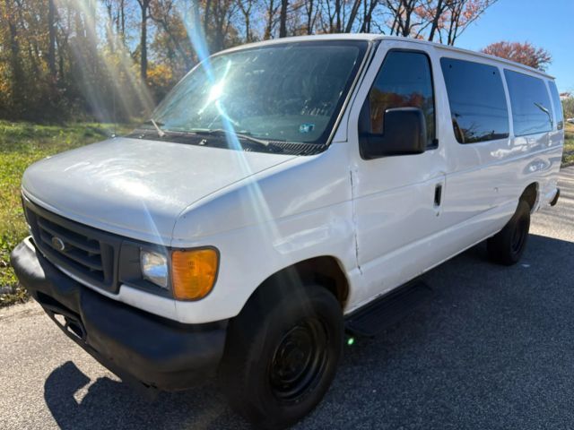 2005 Ford E350 Super Duty Passenger