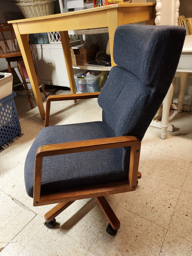Blue Cloth Office Chair