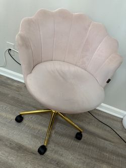 Pink Swirl Chair Great Condition Just Slight Stain As You Can See In Picture Other Then That Everything Is Great 