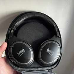 Steven Slate Audio VSX is a hybrid headphone 