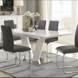 Dining Set Table And 4 Side Chairs