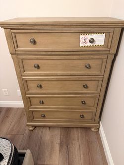 New Solid Wood 5-Drawer Wood Chest with Dovetail Drawers. Felt in top drawer has minor damage on back right top shown in picture. Make me a offer reta