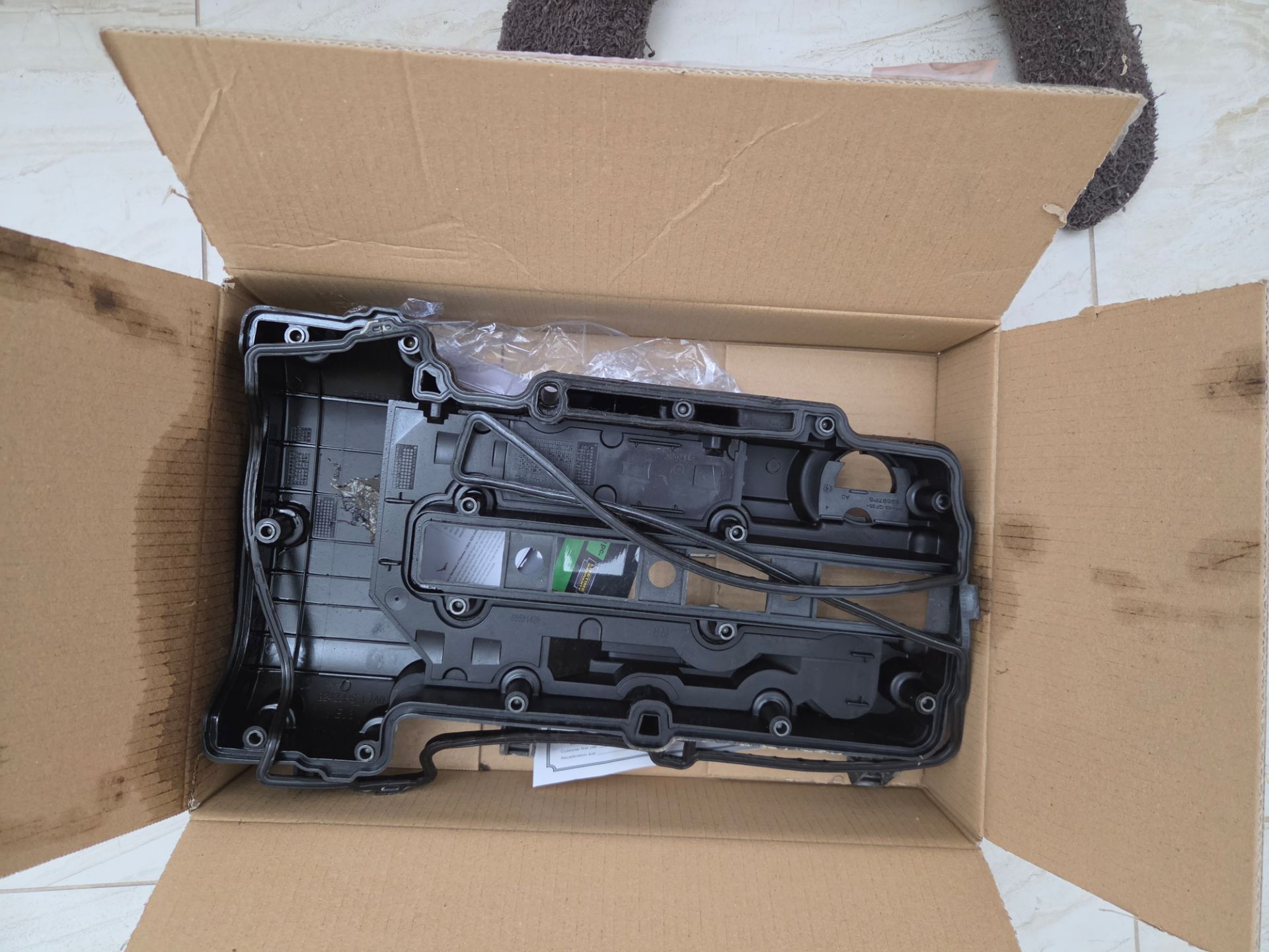 20012 Chevy Cruze valve cover