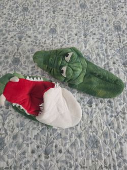 Mouth-Moving Slippers