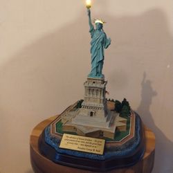 LIGHTED STATUE OF LIBERTY (Danbury Mint Collectable)
