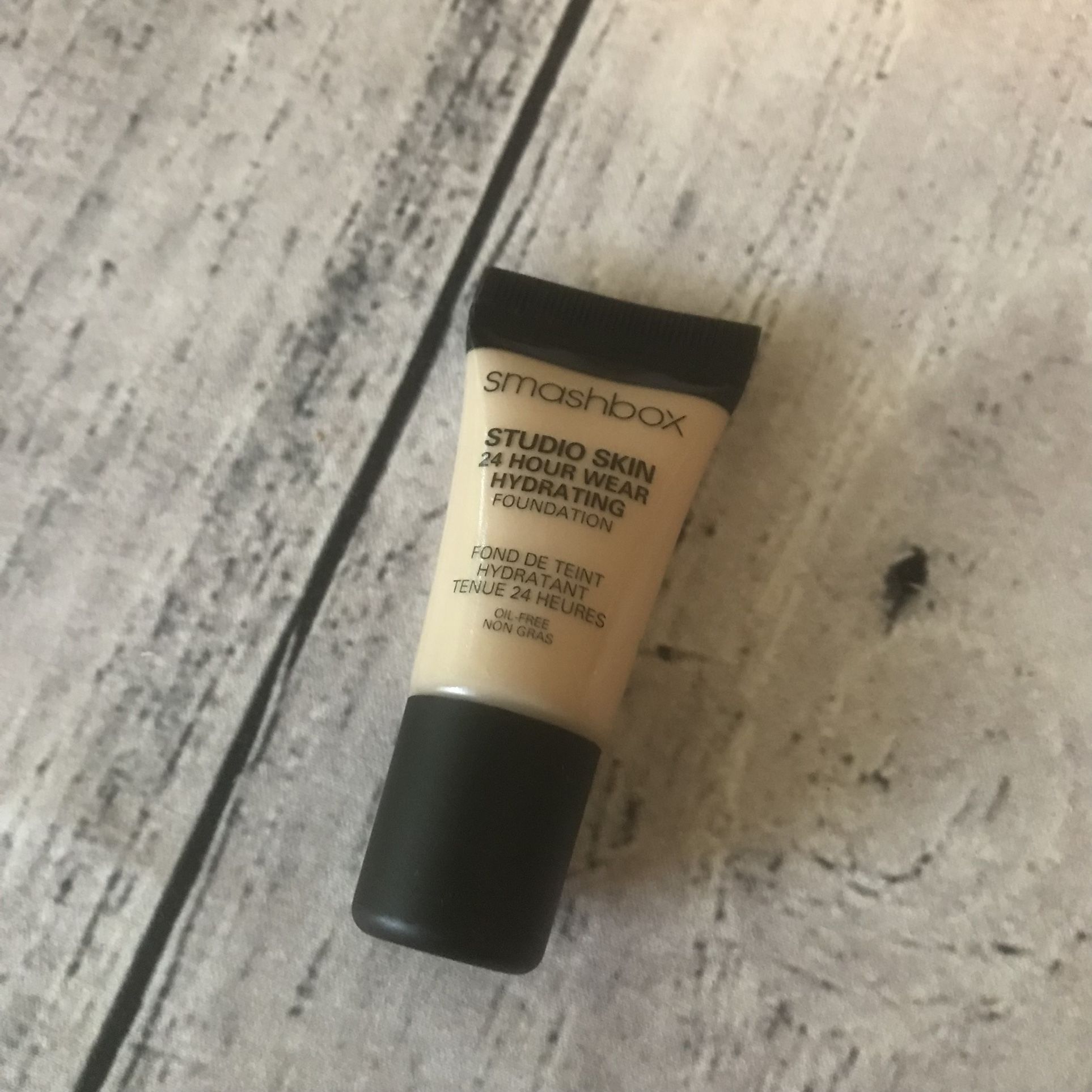 Smashbox Studio Skin 24 Hour Wear Hydrating Foundation in 1.05 Neutral