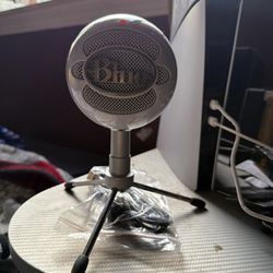 White Snowball Mic!!